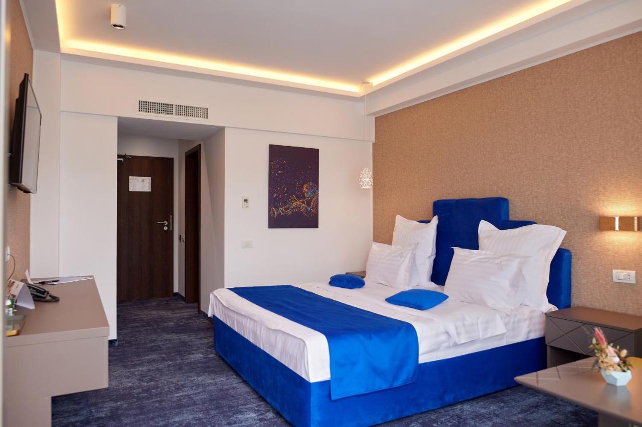 Stavros Hotel 4*